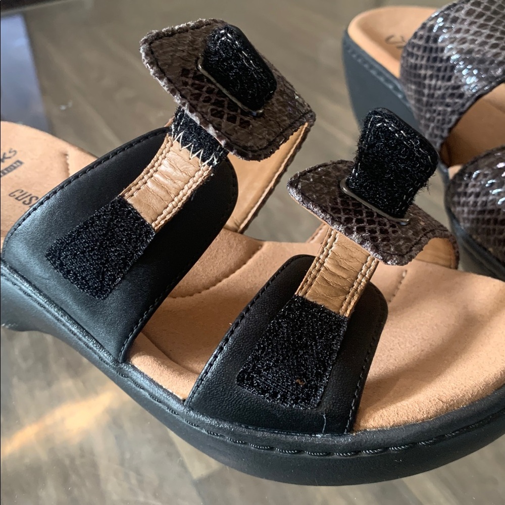 Clarks Women's Black and Brown Snakeskin Sandals - Picture 4 of 8